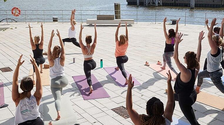 Hamburg erlebt Boom bei Outdoor-Yoga