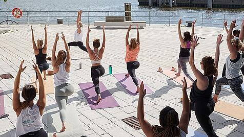 Hamburg erlebt Boom bei Outdoor-Yoga