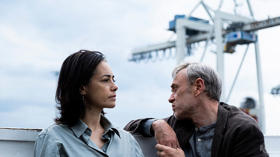 Derya (&Ouml;zg&uuml; Namal) und ihr Mann Aziz (Tansu Bi&ccedil;er) geraten unter staatliche Repression. Der ambitionierte Film erkl&auml;rt bekannte Unterdr&uuml;ckungsmechanismen zu ausf&uuml;hrlich &ndash; und dr&auml;ngt damit das st&auml;rkere Familiendrama in den Hintergrund.