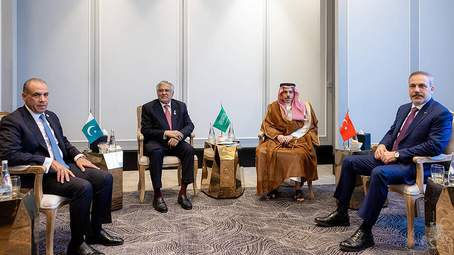Der t&uuml;rkische Au&szlig;enminister Hakan Fidan beim Gipfel mit den Au&szlig;enministern aus &Auml;gypten, Pakistan und Saudi-Arabien