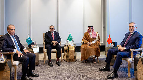 Der t&uuml;rkische Au&szlig;enminister Hakan Fidan beim Gipfel mit den Au&szlig;enministern aus &Auml;gypten, Pakistan und Saudi-Arabien