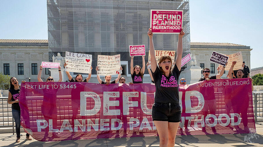 Abtreibungsgegner demonstrieren vor Oberstem Gerichtshof