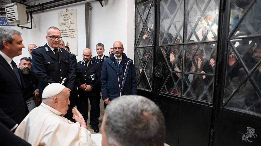 Papst Franziskus im römischen Gefängnis „Regina Coeli“