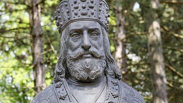 Büste von Kaiser Rudolf I. am Heldenberg