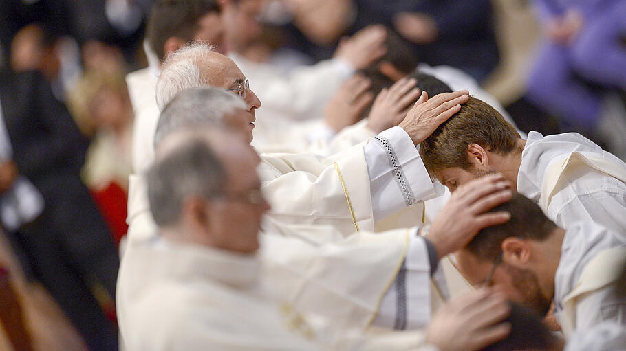 Priesterweihe durch Papst Franziskus