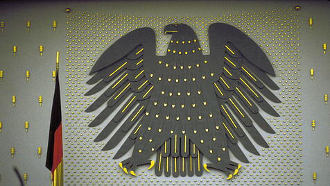Bundesadler im Plenarsaal des Bundestages