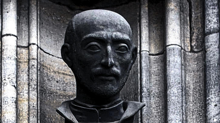Gründer der Jesuiten, Ignatius von Loyola, dargestellt an der Nordfassade des Kölner Doms.