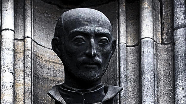 Ignatius von Loyola, dargestellt an der Nordfassade des Kölner Doms.