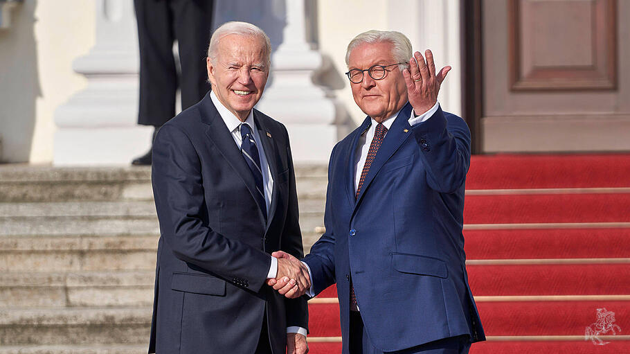 Joe Biden und Frank-Walter Steinmeier beim Empfang des amerikanischen Präsidenten mit militärischen Ehren