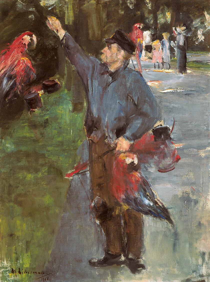 In seinem Bild &bdquo;Papageienmann&ldquo; (1901) f&uuml;hrt Max Liebermann exotische Federpracht und das schlichte Alltagsgewand eines einfachen Mannes zu einem nachdenklich machenden Kontrastbild zusammen. Private Sammlung.
