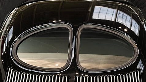 Das Wirtschaftswunder geh&ouml;rt zu den wichtigsten Gr&uuml;ndungsmythen der alten Bundesrepublik und steht f&uuml;r den Erfolg dieses Teils des Nachkriegsdeutschlands. Der VW K&auml;fer wurde zur automobilen Ikone, hier eine Heckansicht des legend&auml;ren Brezelk&auml;fers von 1952.