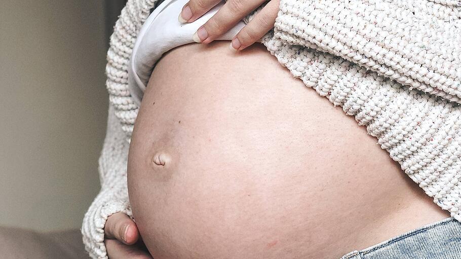 Vatikan fordert Ende von Leihmutterschaft