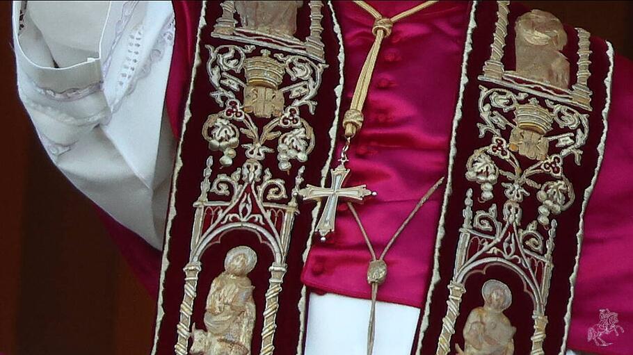 Das besondere Brustkreuz des neuen Papstes.