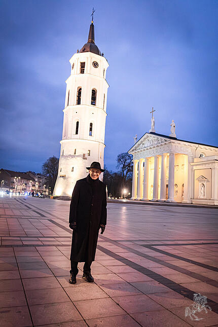 Spaziergang mit Erzbischof Georg Gänswein.