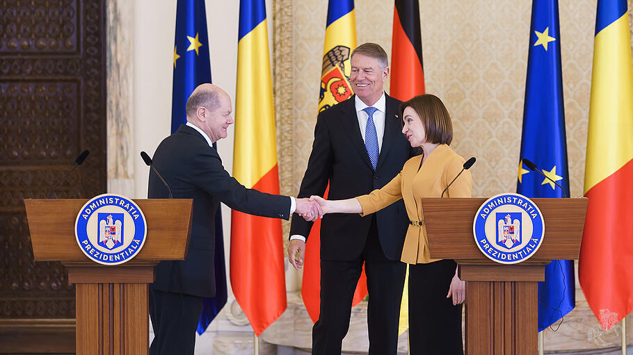 Bundeskanzler Olaf Scholz, Rumäniens Präsident Klaus Johannis und  Maia Sandu, Präsidentin der Republik Moldau (von links nach rechts)