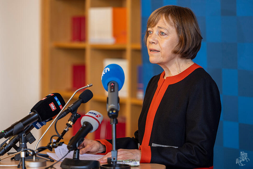 Nach Maria Jepsen die zweite EKD-Ratsvorsitzende, die im Zusammenhang mit der Missbrauchskrise zurücktritt: Annette Kurschus bei einer persönlichen Erklärung.