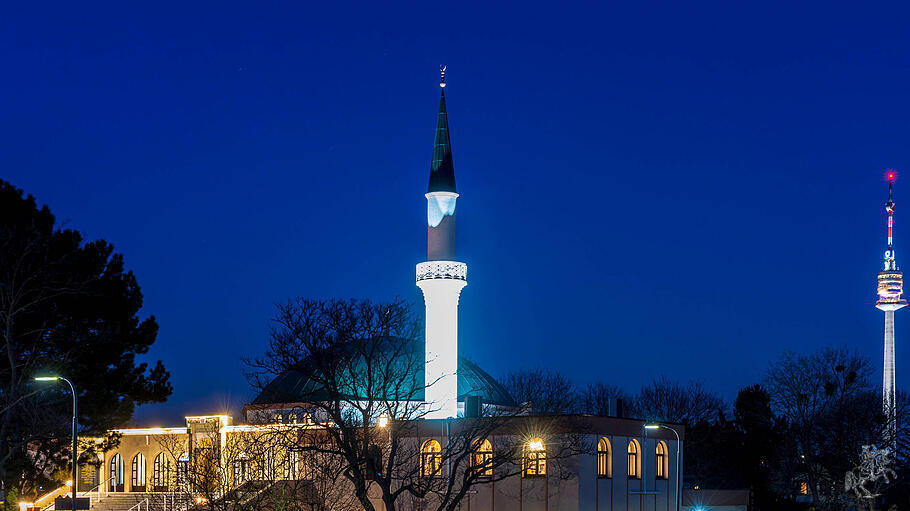 Das Islamische Zentrum Wien, eine Moschee im 21. Wiener Gemeindebezirk Floridsdorf