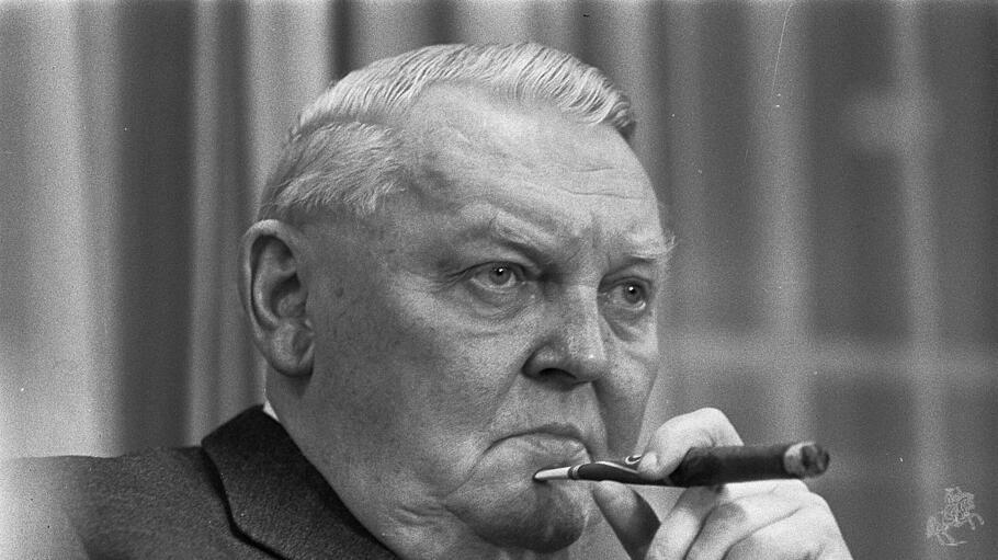 Ludwig Erhard  präsentierte 1948 die Grundsätze einer Sozialen Marktwirtschaft.