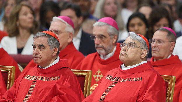 Ob sich die Mienen im Vatikan aufhellen, wenn die Justiz das Urteil über Kardinal Becciu gefällt hat?