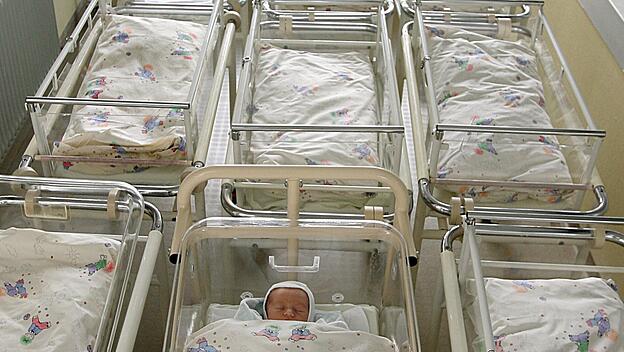 S&auml;ugling allein auf S&auml;uglingsstation