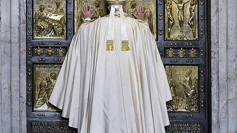 Papst Franziskus eröffnet das Heilige Jahr am 8. Dezember 2015