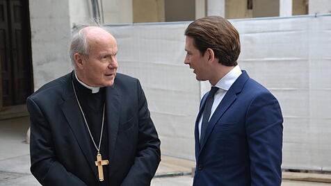 Der Erzbischof von Wien, Kardinal Christoph Schönborn, im Gespräch mit Bundeskanzler Sebastian Kurz.