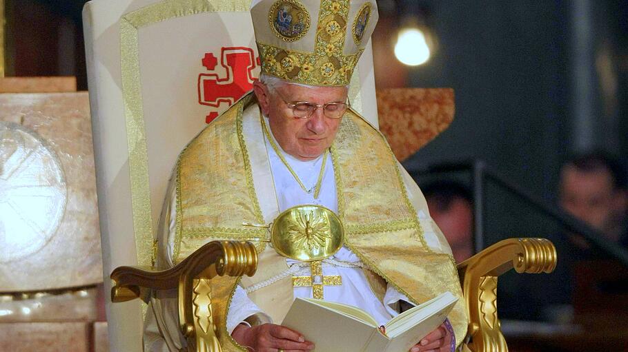 Papst Benedikt XVI. zelebriert die Heilige Messe in der Basilika der Verkündigung in Nazareth