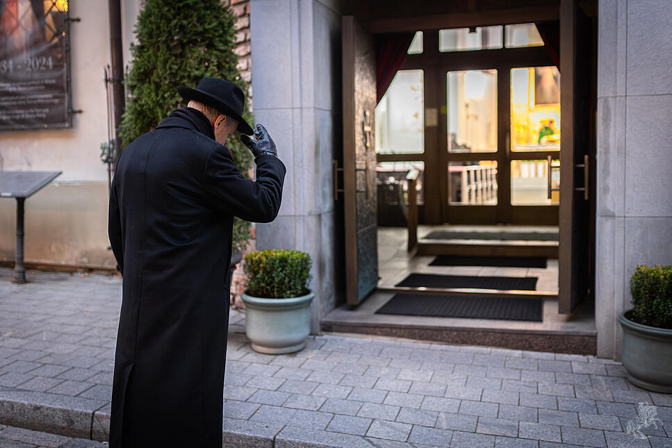 Spaziergang mit Erzbischof Georg Gänswein.