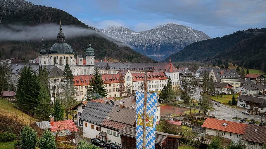 Blick auf das Kloster Ettal.