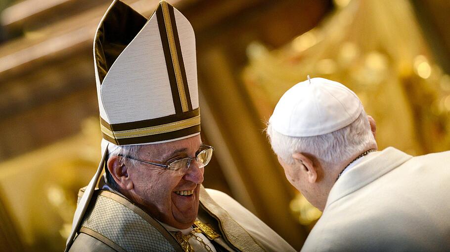 Papst Franziskus und Benedikt