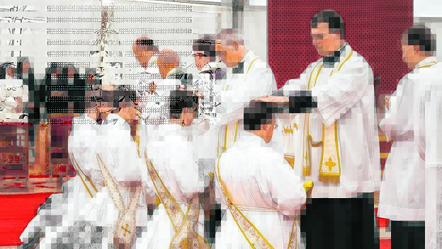 Bischofsweihen bei Piusbr&uuml;dern