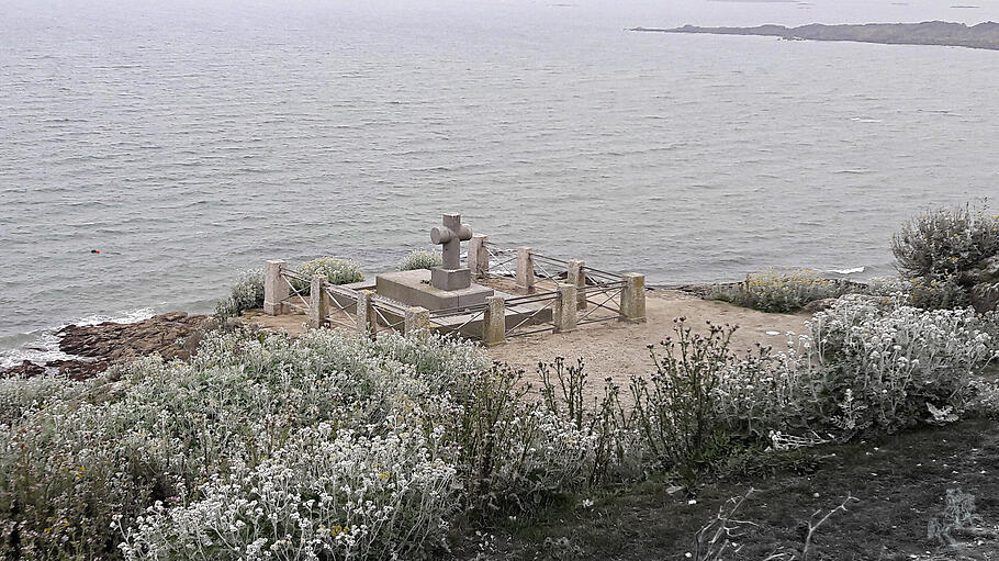 Chateaubriands Grabstätte auf der Gezeiteninsel Grand Bé