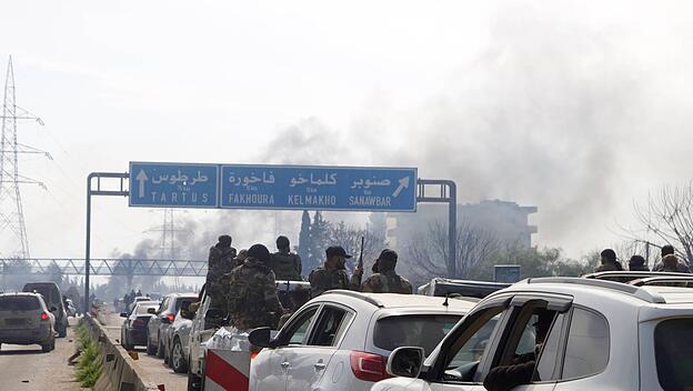 Syrische Kämpfer auf dem Weg nach Qardaha, der Heimatstadt Assads