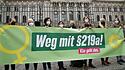 Frauen demonstrieren im September vor dem Bundesrat gegen den Paragraphen 219a StGB.