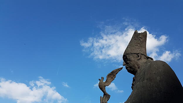 Denkmal zu Ehren von Boleslaw Kominek, von 1972–1974 Erzbischof von Breslau