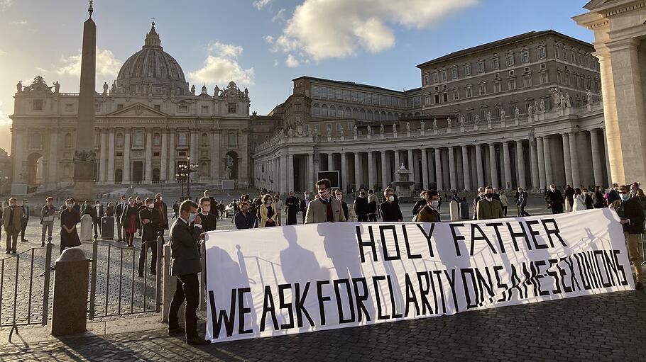 Papst um Klarstellung gebeten