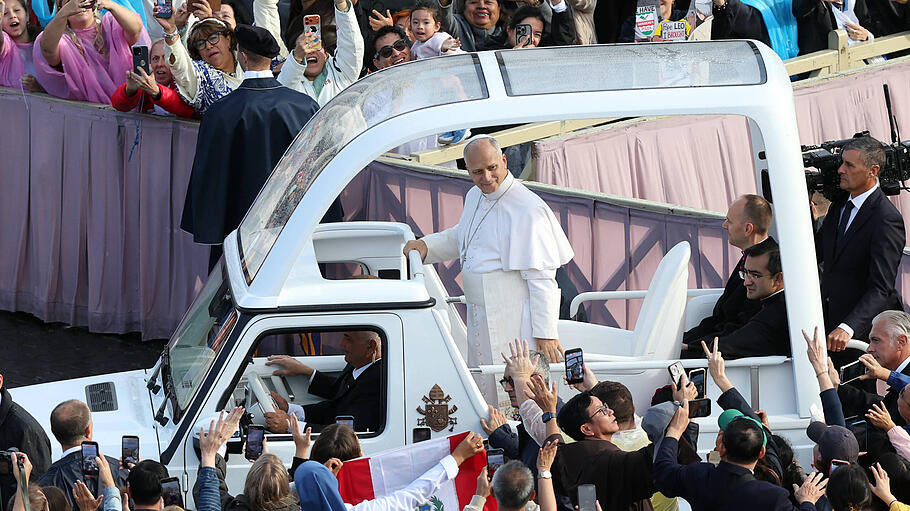 Papst Leo Petersplatz nach OP