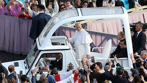 Papst Leo Petersplatz nach OP