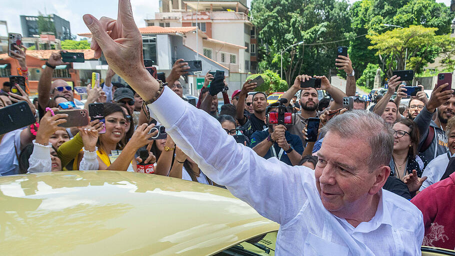 July 28, 2024, Caracas, Miranda, Venezuela: Opposition candidate Edmundo Gonzalez Urrutia arriving at his polling statio
