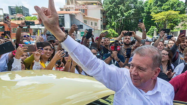 July 28, 2024, Caracas, Miranda, Venezuela: Opposition candidate Edmundo Gonzalez Urrutia arriving at his polling statio
