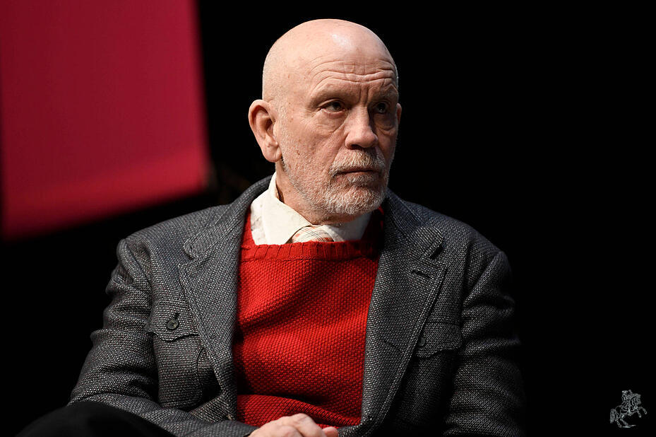 „Monsieur Blake zu Diensten“ John Malkovich als eigenwilliger Butler