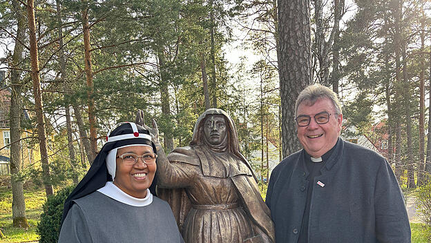Monsignore Georg Austen beim Besuch des Birgittenklosters in Djursholm