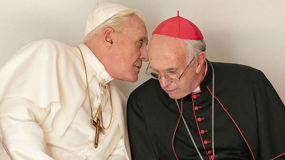 Filmtipp: "The Two Popes"- Filmszene mit Anthony Hopkins und Jonathan Pryce