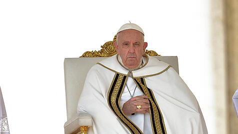 Papst Franziskus antwortet kritischen Fragen von fünf Kardinälen
