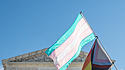 Transflagge vor Supreme Court