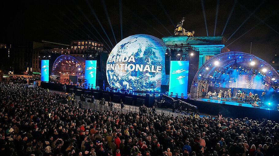 30 Jahre Mauerfall: In Berlin feierte man ohne Nationalsymbole.