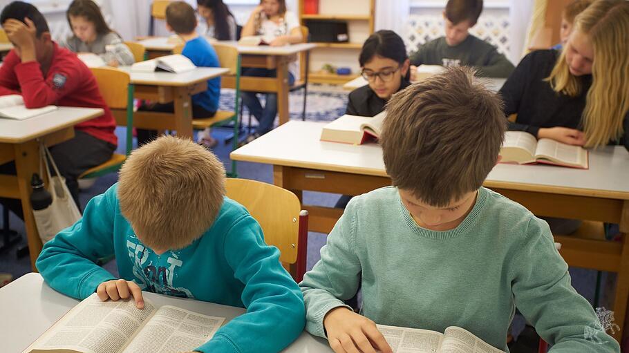 Kinder in der Schule "Die Lerche" - Mason-Pädagogik
