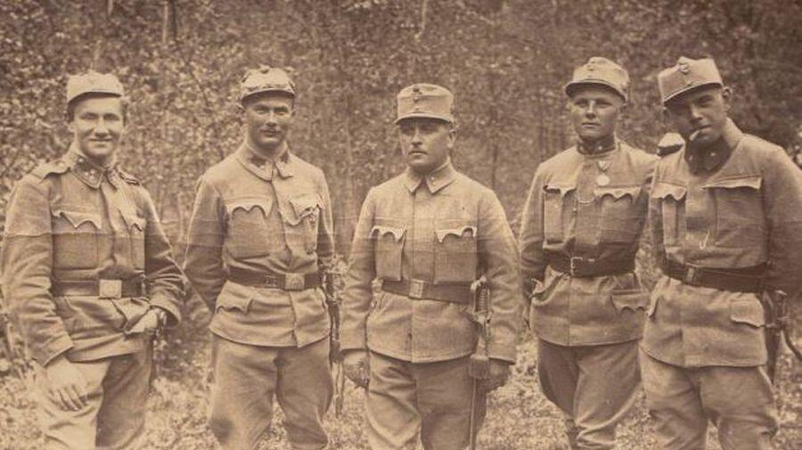 Arnolt Bronnen als Fähnrich