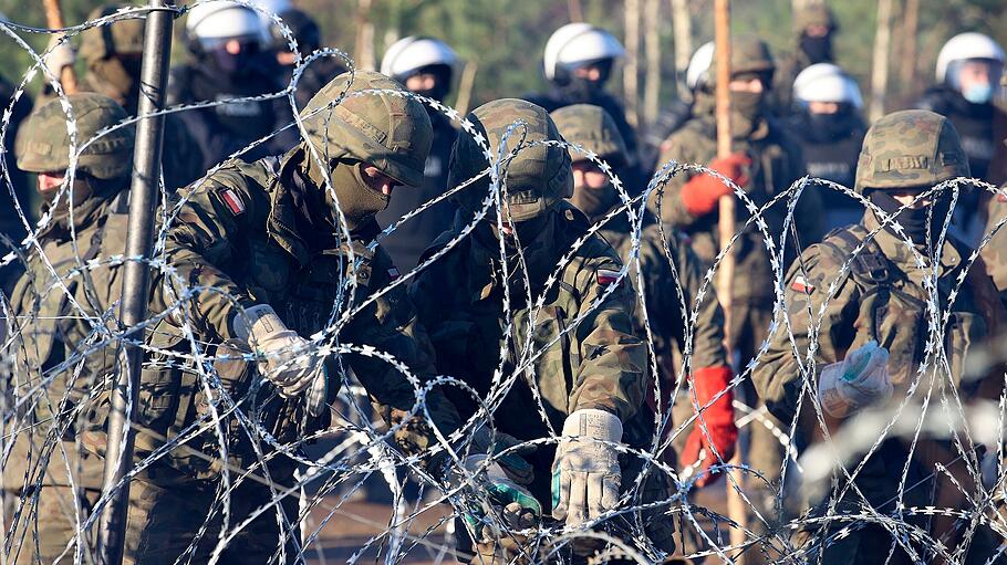 Migranten durchbrechen Grenze von Belarus nach Polen