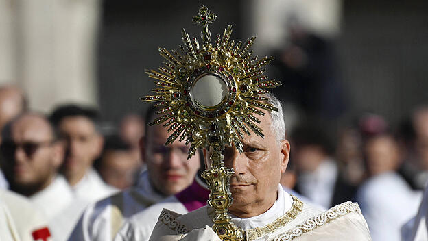 Papst Leo XIV. bei der Fronleichnamsprozession in Rom